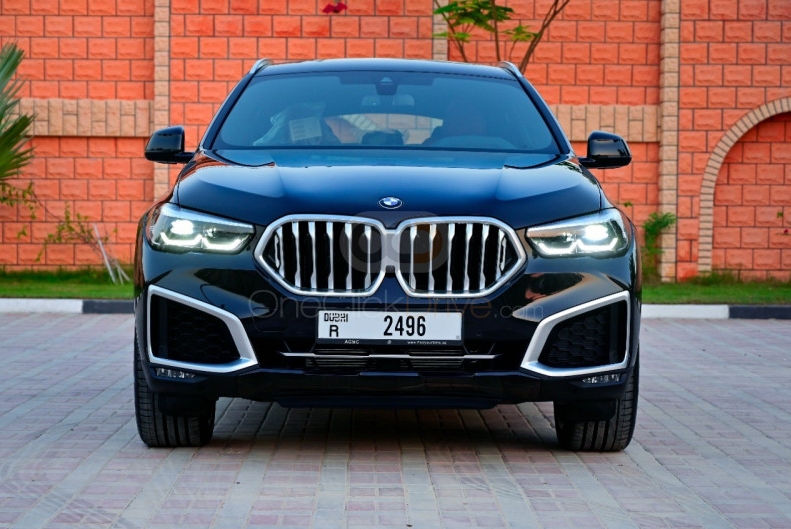Black BMW X6 xDrive40i 2021